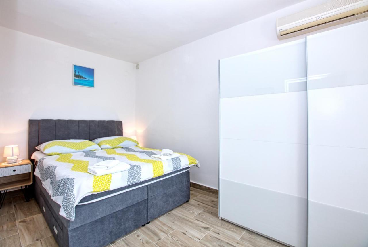 Apartment Tisno 5130C Eksteriør bilde